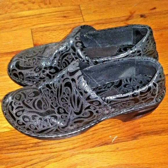 BOC Born Concept Clogs Embossed Paisley print LEATHER Nursing Shoes 38.5 USA 8.5 - Picture 2 of 8